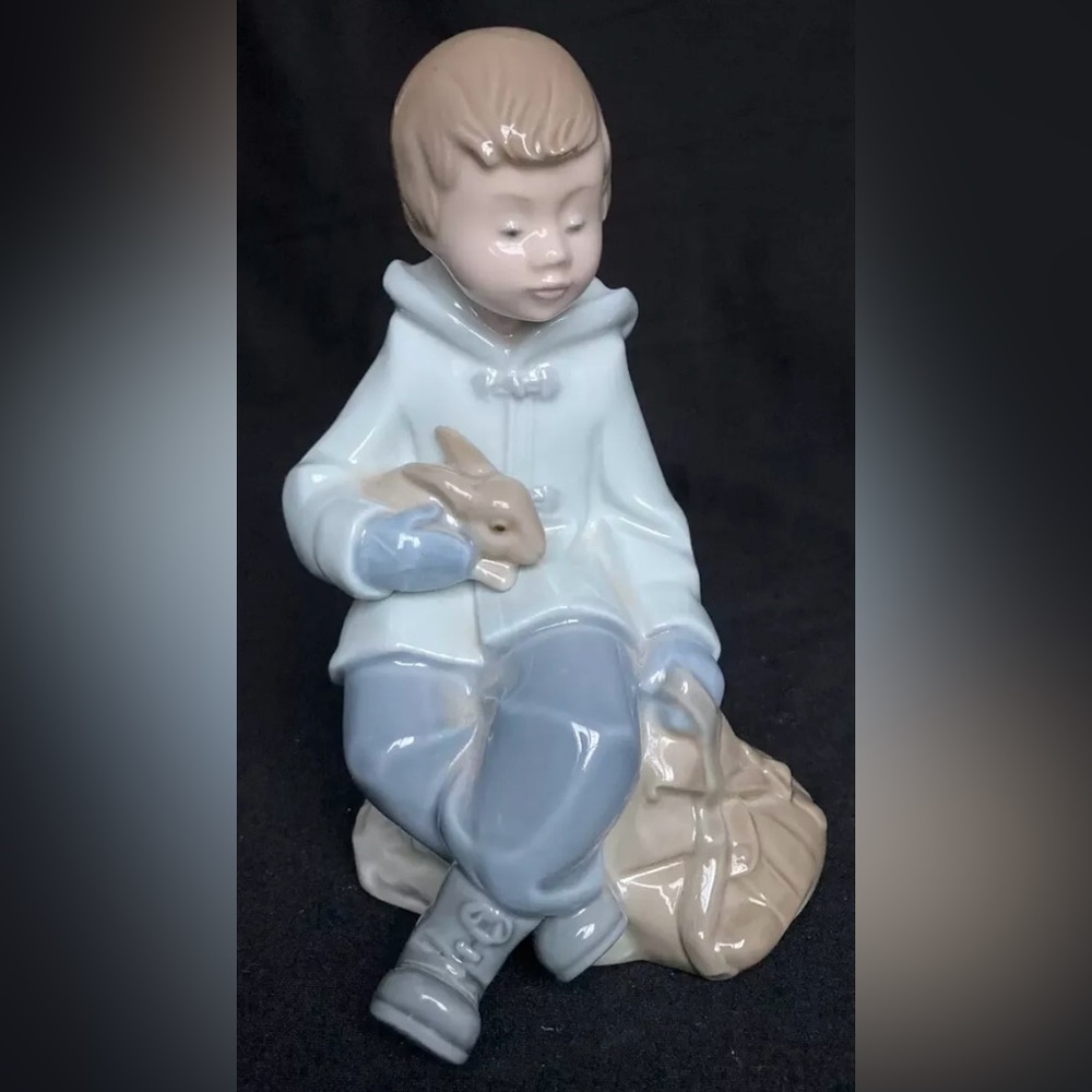 Nao by LLADRO fine figurine of BOY with BUNNY RUCKSACK 6-1/2"